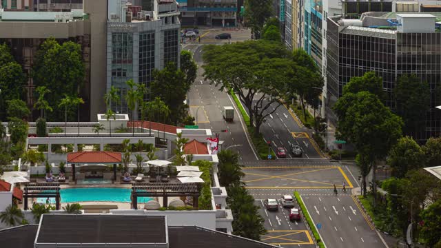 阳光明媚的一天新加坡城市中心交通街道十字路口屋顶延时全景4k视频素材