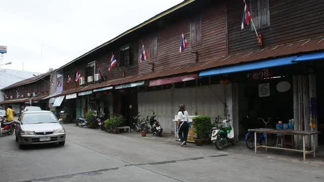 荣雅巷Sakae Krang步行街老市场在乌泰他尼，泰国视频素材