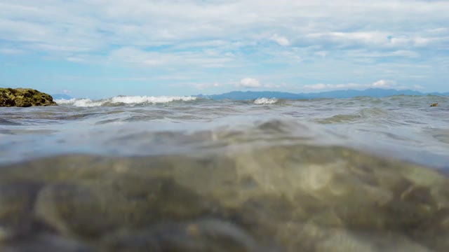 海浪和波浪。热带景观视频素材