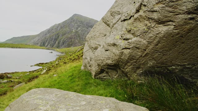 英国威尔士斯诺登尼亚国家公园完美的徒步旅行地点-平移拍摄视频素材