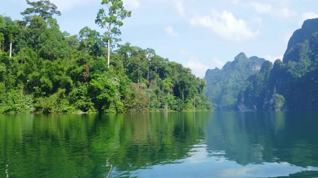 从船在泰国的周澜湖视频素材