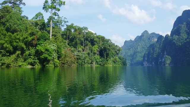 从船在泰国的周澜湖视频素材