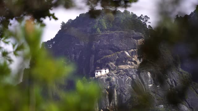 老虎巢帕罗Taktsangat夏天的一天在上帕罗山谷喜马拉雅不丹视频素材