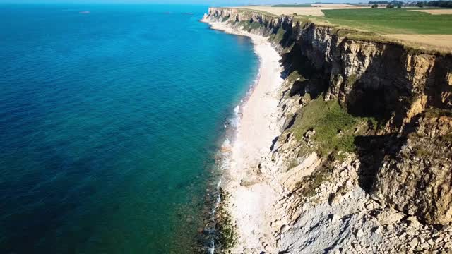 埃特尔塔附近岩石悬崖的鸟瞰图。旅游度假概念视频下载