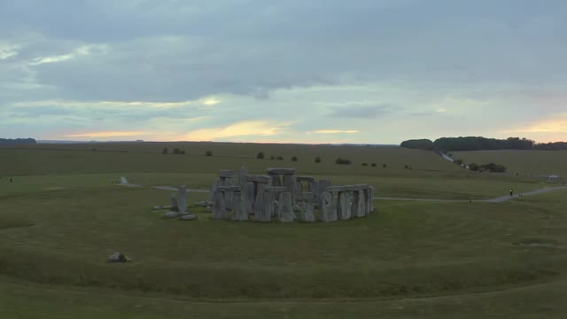 英国巨石阵-日落航拍石圈视频素材