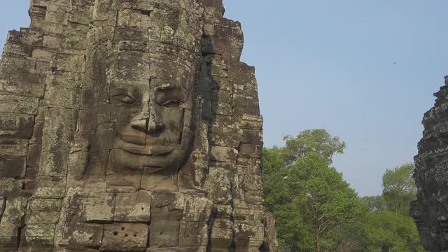 柬埔寨巴戎寺的巨大石面视频素材