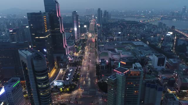 韩国首尔，汉江和三城区/江南区周围的市中心夜景视频素材