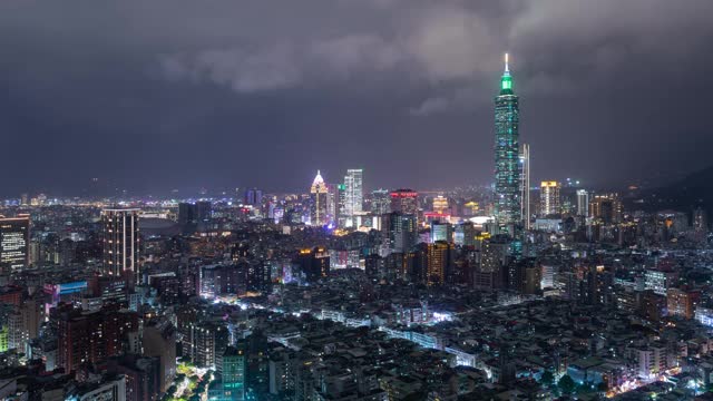 夜晚台湾台北上空低云的时间流逝视频素材