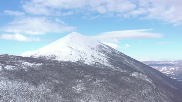 Rtanj山顶积雪，4K航拍画面视频素材