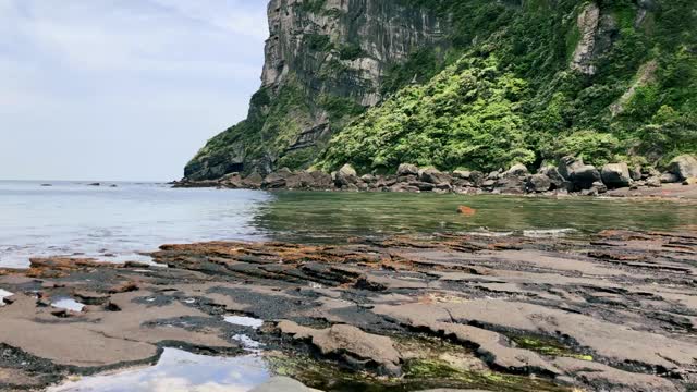 火山Ilchulbong。底部视图。济州岛,韩国视频下载