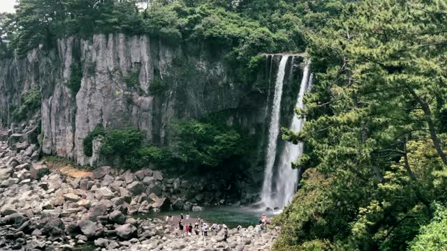 济州岛的高瀑布正邦。韩国视频素材