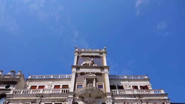 钟楼(Torre dell Orologio)在圣马可广场，意大利威尼斯视频素材