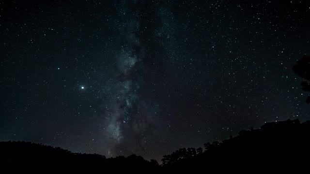 夜空中彗星形状的星迹视频素材