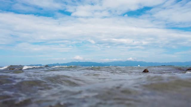 海浪和波浪。热带景观视频素材