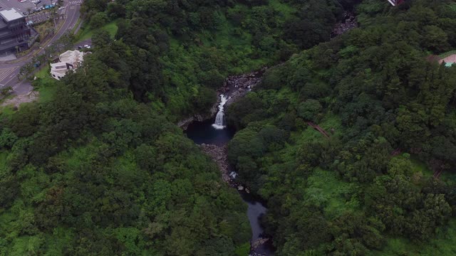 天池瀑布/西浦浦，济州岛，韩国视频素材