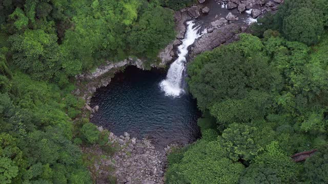 天池瀑布/西浦浦，济州岛，韩国视频素材