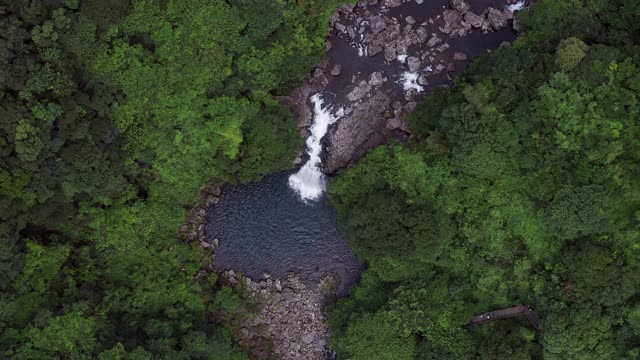 天池瀑布/西浦浦，济州岛，韩国视频素材