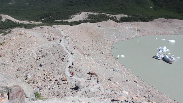 漂浮在阿根廷巴塔哥尼亚el Chalten附近的Laguna Torre的冰山。视频素材