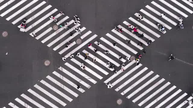 T/L无人机视角的城市街道十字路口视频素材