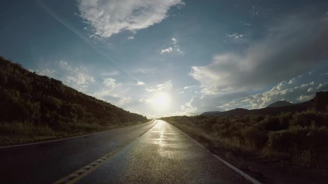 暑假在美国的户外:驾驶大西南的高速公路视频素材