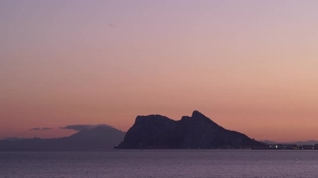 英国直布罗陀岩，位于西班牙海岸。视频素材