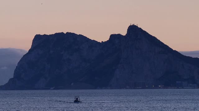 英国直布罗陀岩，位于西班牙海岸。视频素材