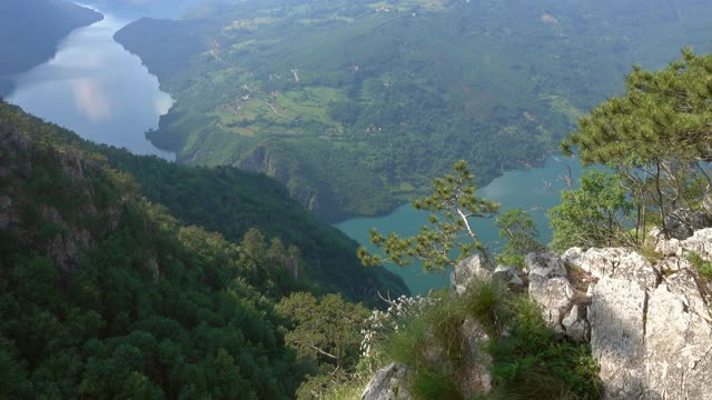 塞尔维亚德里纳河上的Banjska stena视频素材