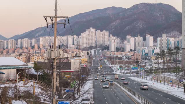 韩国忠清北道忠州寺市区白天到晚上的风景视频素材