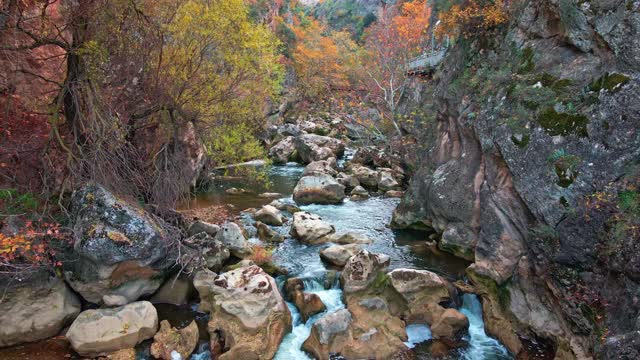 峡谷在秋天视频素材