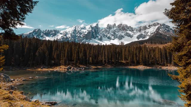 意大利Dolomites的Carezza湖的时间Laose视频素材