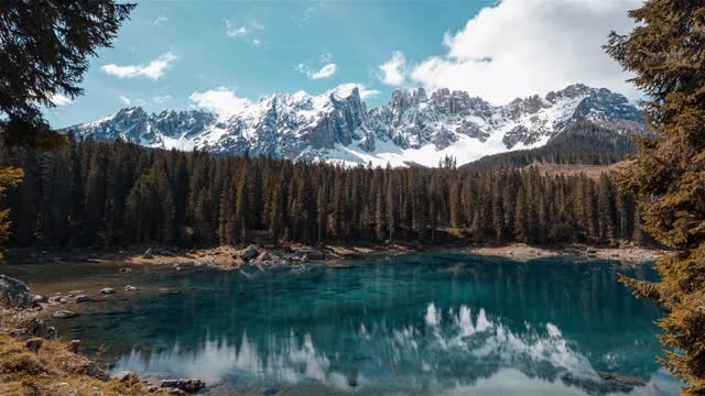 意大利Dolomites的Carezza湖的时间Laose视频素材