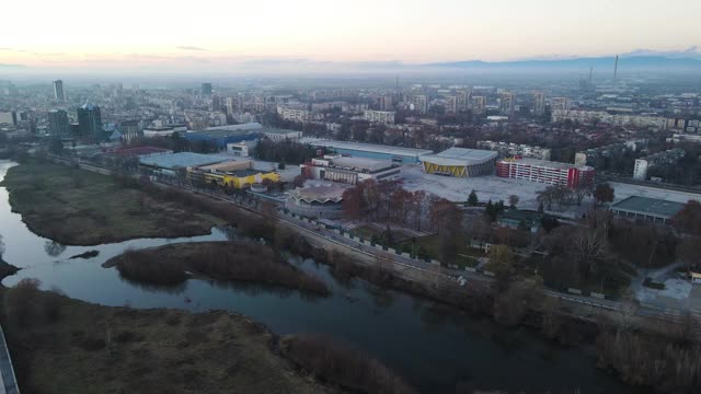 保加利亚普罗夫迪夫市的玛丽察河和全景图视频素材