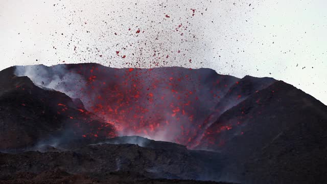 Fimmvorduhals火山裂缝喷发。视频素材