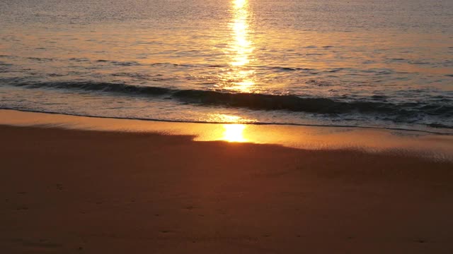 普吉岛的热带海滩和海浪。泰国视频素材