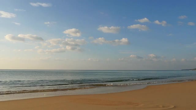 普吉岛的热带海滩和海浪。泰国视频素材