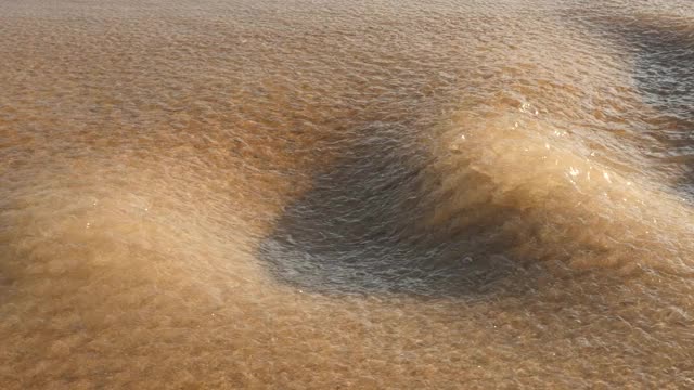 普吉岛的热带海滩和海浪。泰国视频素材