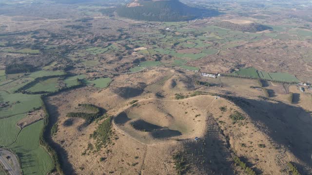 Yongnuni Oreum(寄生火山)，古日瓦县/济州岛济州市，韩国视频素材