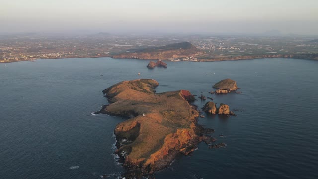 日落时分的杭州县查格wido岛海景/济州岛，济州岛，韩国视频素材