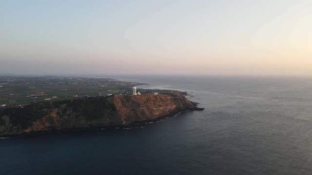 韩国济州岛济州西，日落时的杭yeong县Suwolbong峰地质公园视频素材