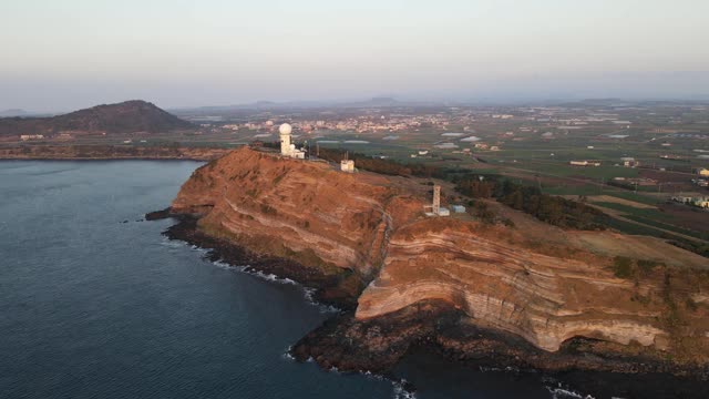 韩国济州岛济州西，日落时的杭yeong县Suwolbong峰地质公园视频素材