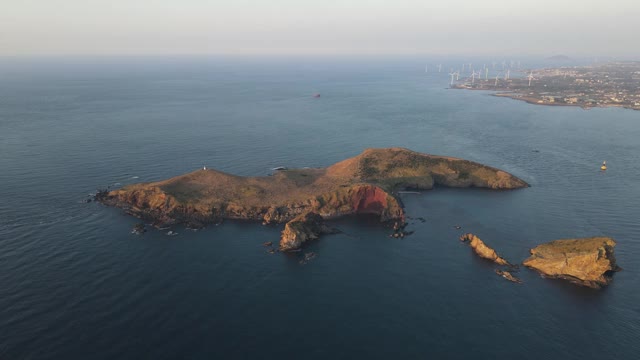 日落时分的杭州县查格wido岛海景/济州岛，济州岛，韩国视频素材