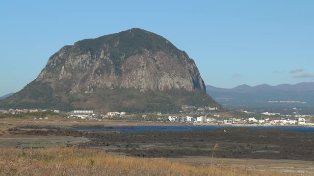 三班山和Hallasan山/西浦浦，济州岛，韩国视频素材