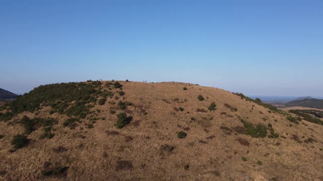 Yongnuni Oreum(寄生火山)，古日瓦县/济州岛济州市，韩国视频素材