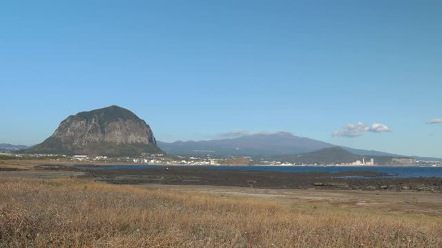 三班山和Hallasan山/西浦浦，济州岛，韩国视频素材