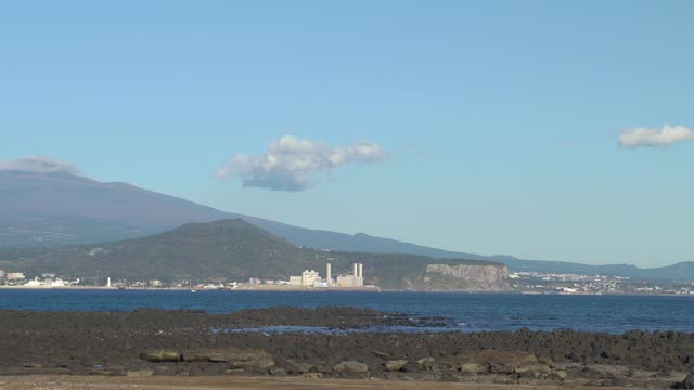 三班山和Hallasan山/西浦浦，济州岛，韩国视频素材