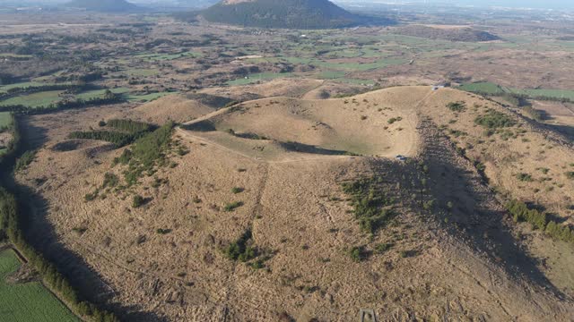 Yongnuni Oreum(寄生火山)，古日瓦县/济州岛济州市，韩国视频素材