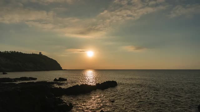 韩国济州岛济州岛，杭yeong县，Suwolbong峰的日落风景视频素材