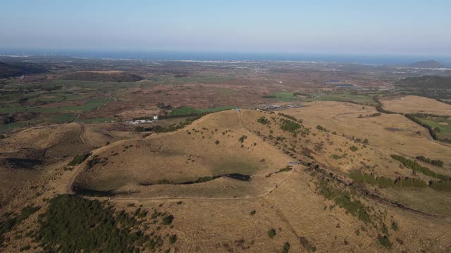 Yongnuni Oreum(寄生火山)，古日瓦县/济州岛济州市，韩国视频素材