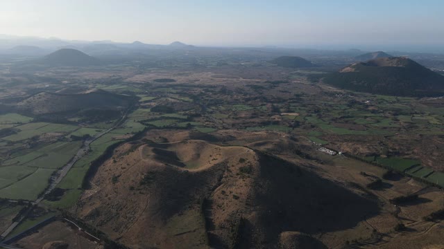 Yongnuni Oreum(寄生火山)，古日瓦县/济州岛济州市，韩国视频素材