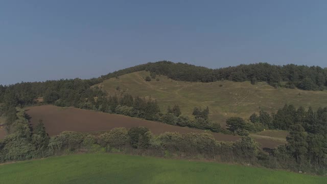 Dusanbong火山锥和Molmi Oreum(寄生火山)，Seongsan Ilchulbong凝灰岩锥和Udo岛，Seongsan县/ Seogwipo-si，济州岛，韩国视频素材